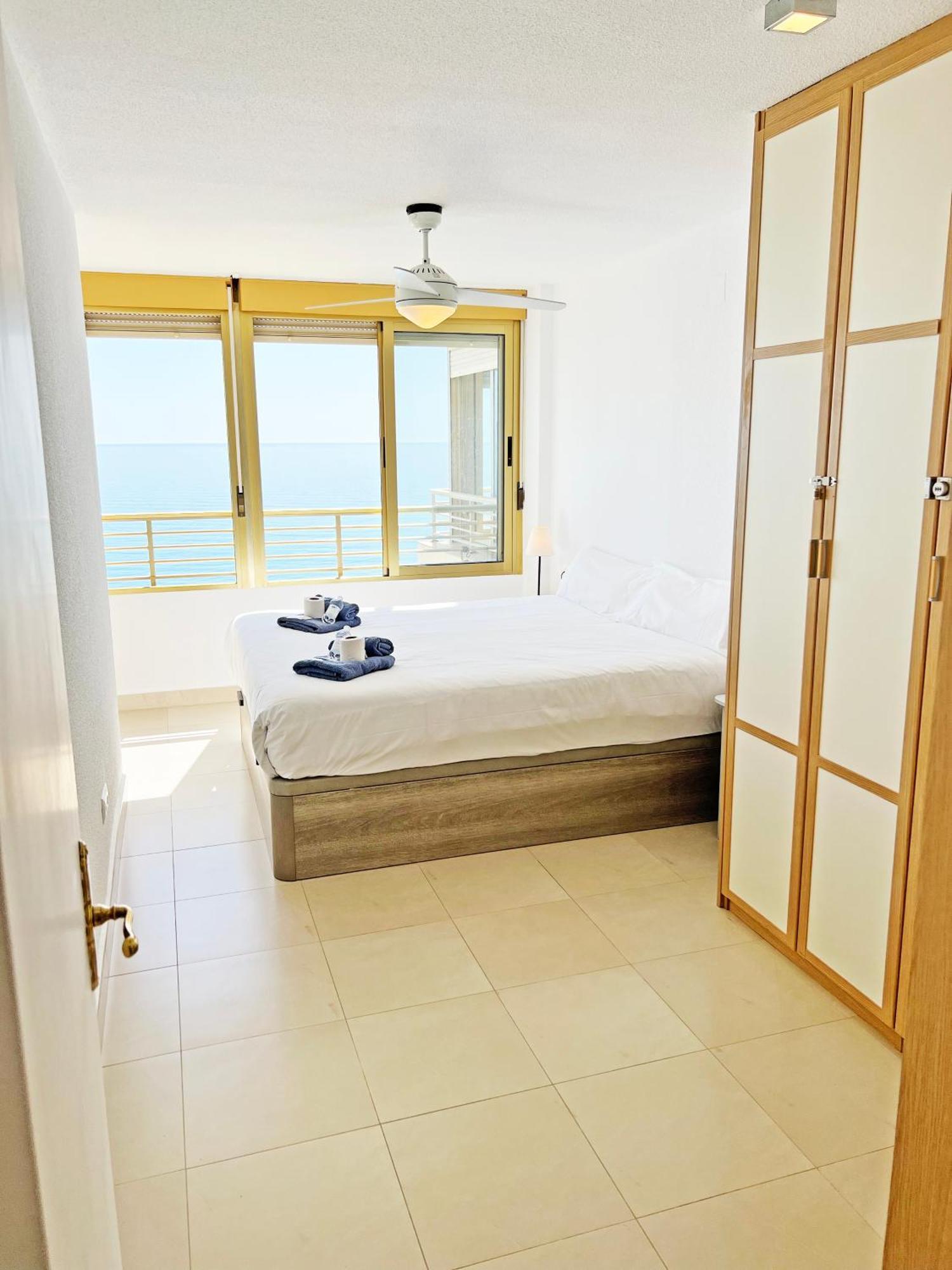 Oasis Frente Al Mar. Parking Gratis Apartment El Campello Luaran gambar