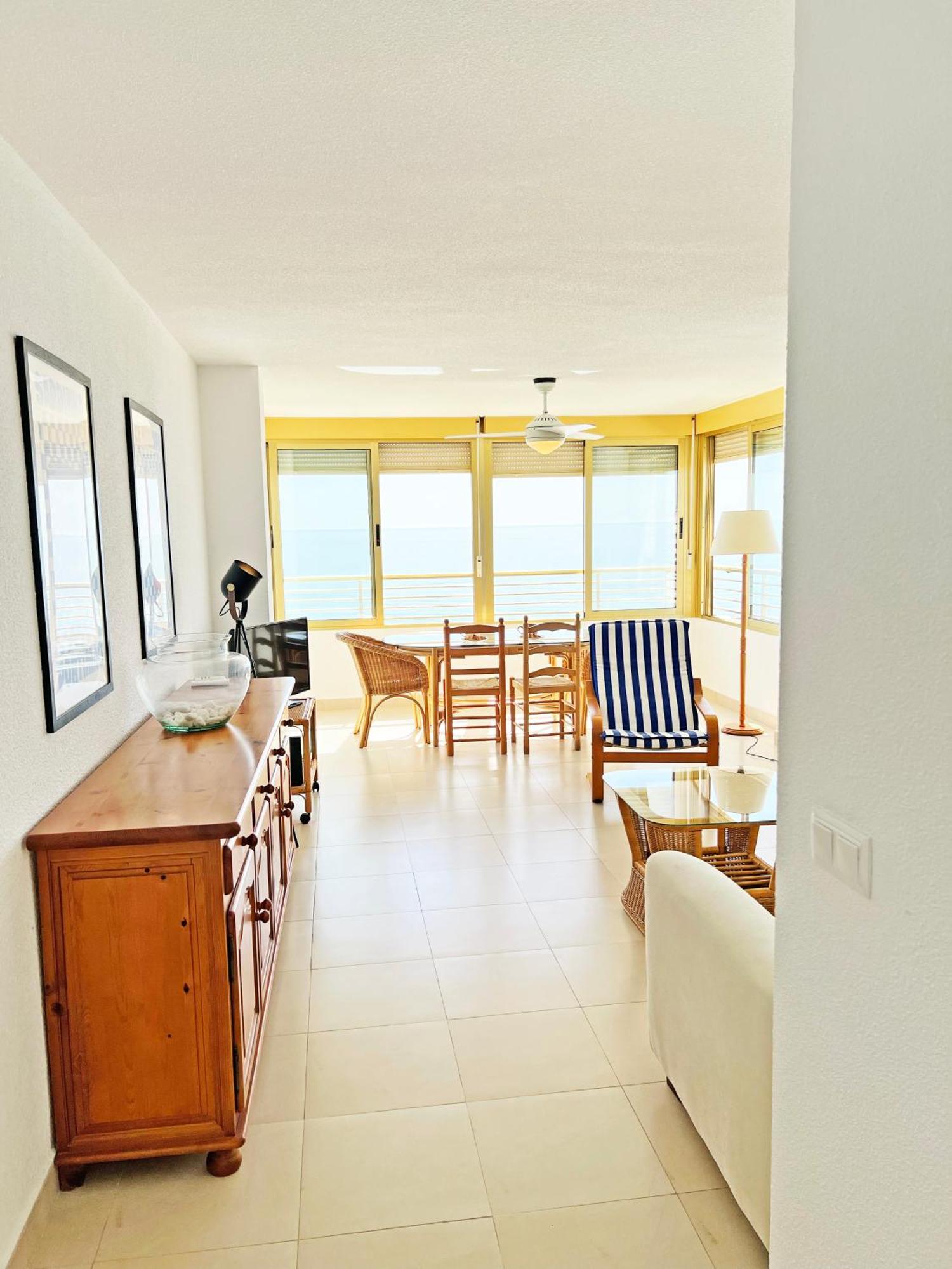 Oasis Frente Al Mar. Parking Gratis Apartment El Campello Luaran gambar