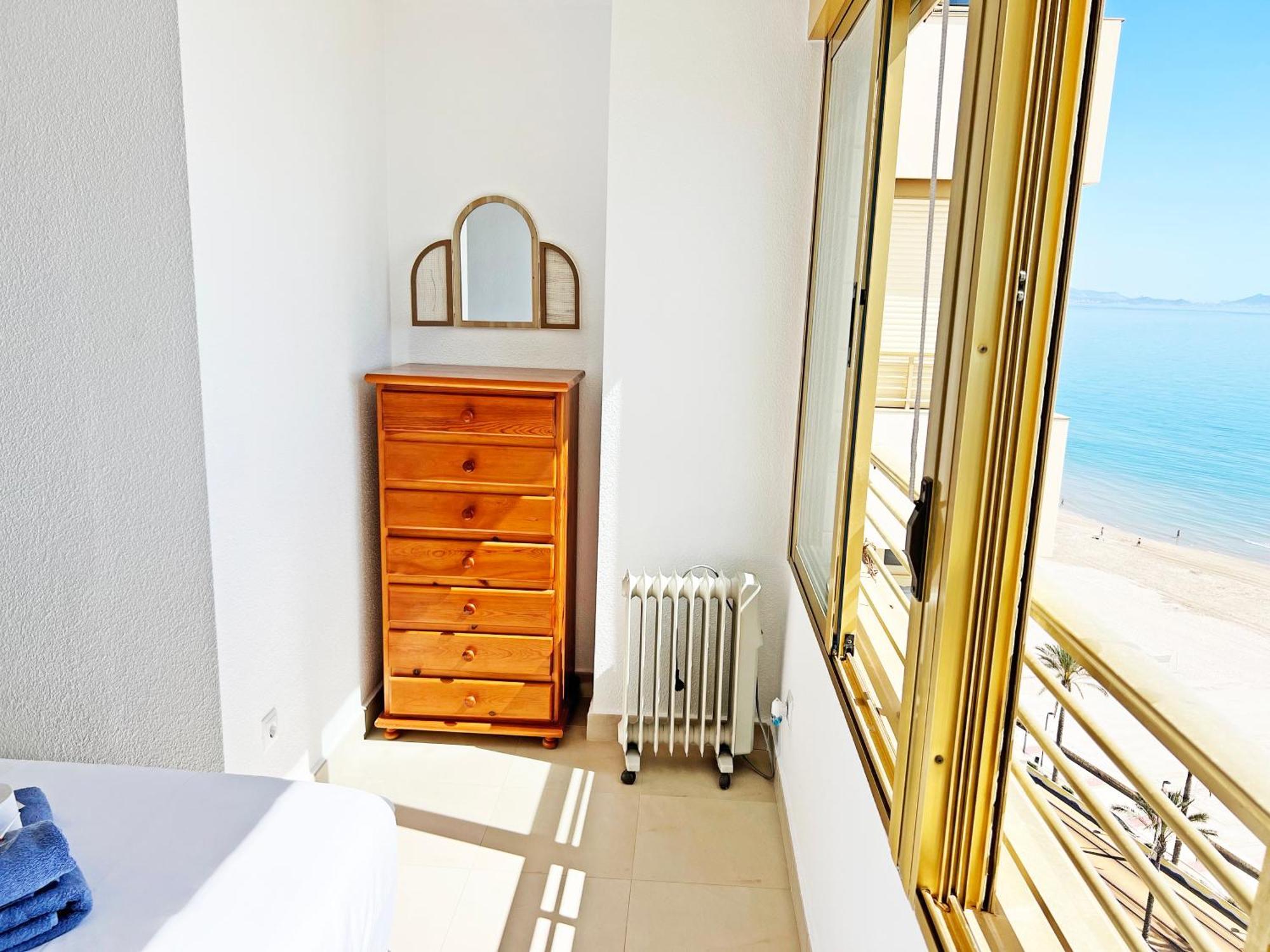 Oasis Frente Al Mar. Parking Gratis Apartment El Campello Luaran gambar