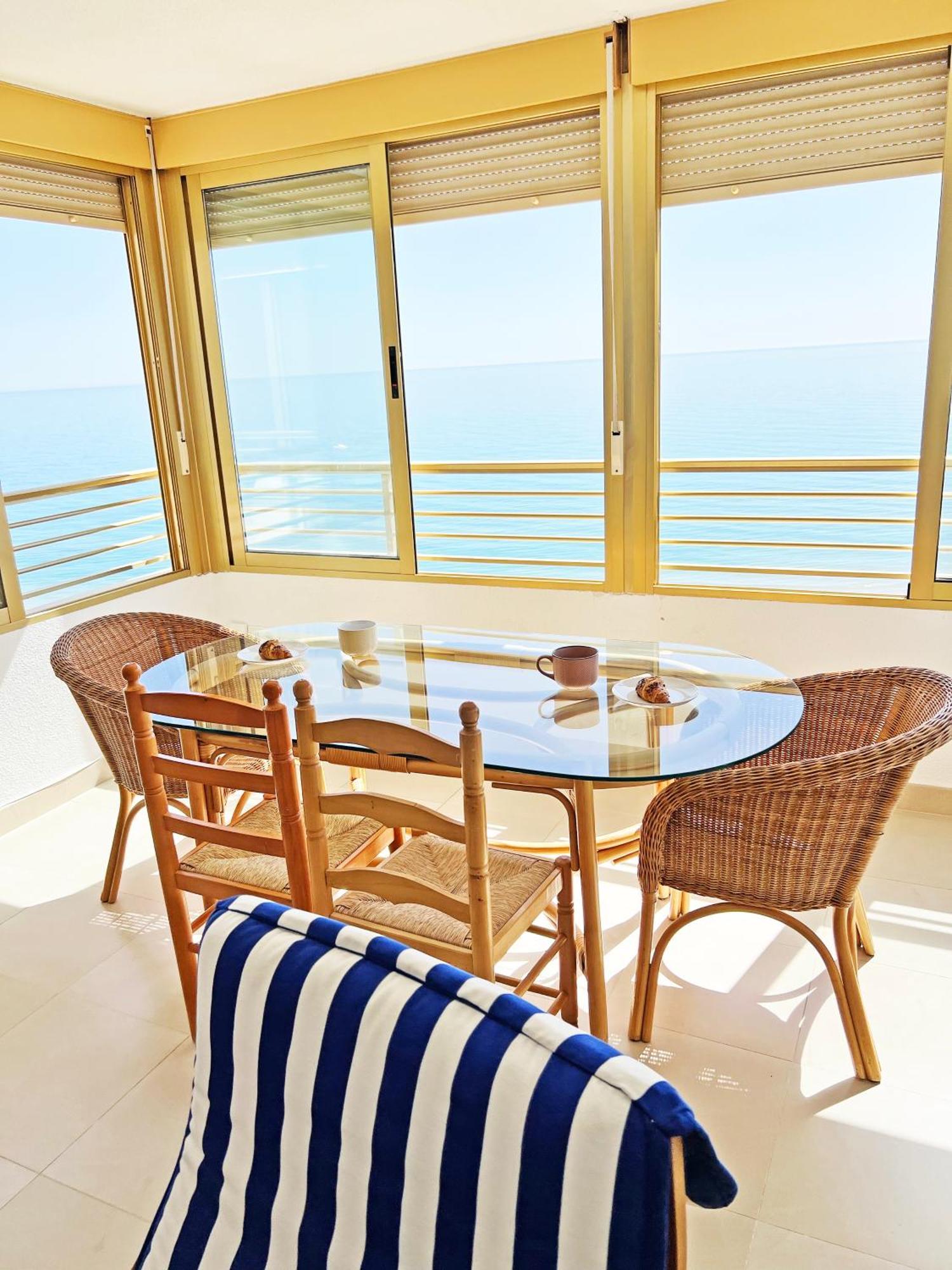 Oasis Frente Al Mar. Parking Gratis Apartment El Campello Luaran gambar
