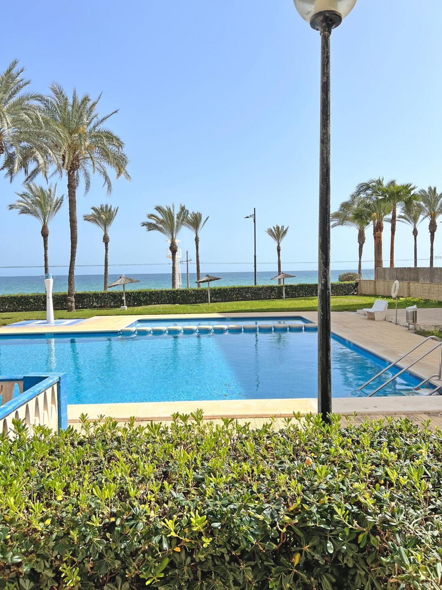Oasis Frente Al Mar. Parking Gratis Apartment El Campello Luaran gambar