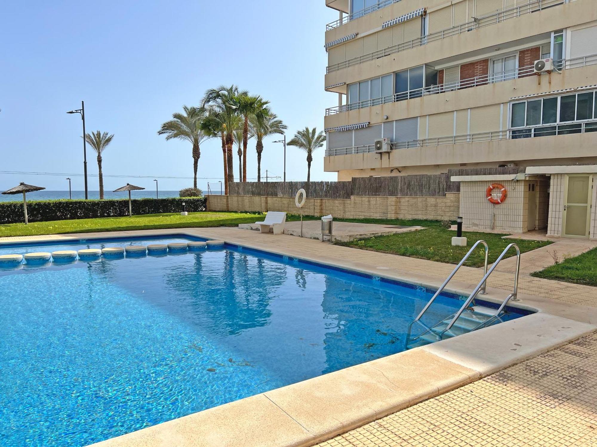 Oasis Frente Al Mar. Parking Gratis Apartment El Campello Luaran gambar